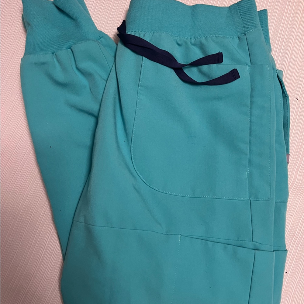 Figs scrubs